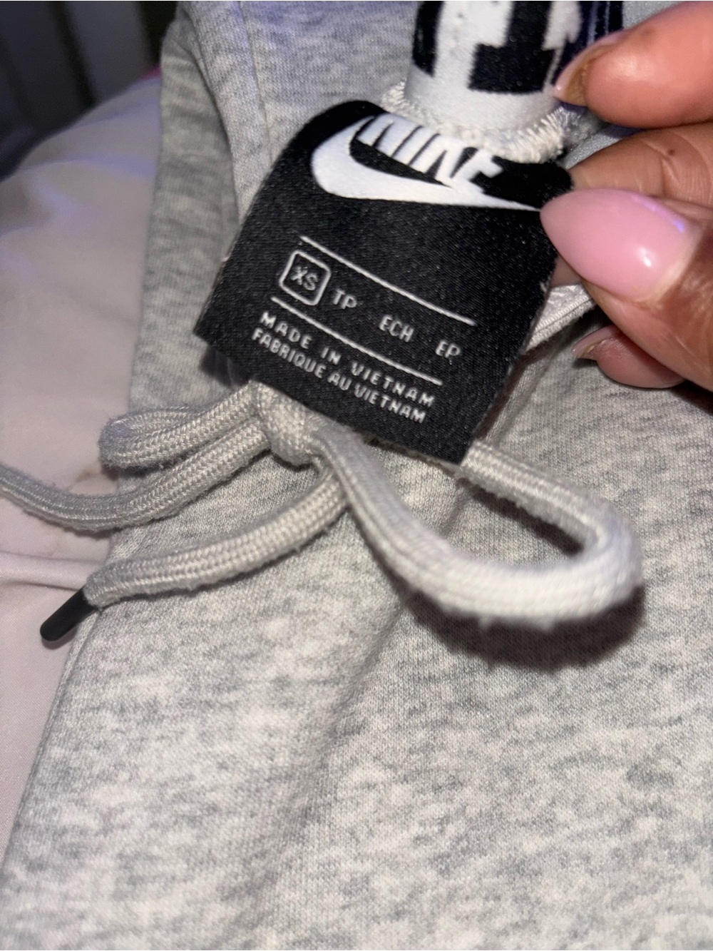 Nike women’s Light Grey Sweatshirt & Joggers Set with White Logo - Picture 5 of 5